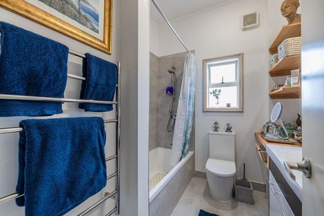 Photo of property in Apple Bnb, 3 Kaipatiki Rise, Haruru, 0204