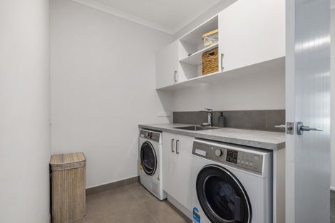 Photo of property in 124 Highland Drive, Acacia Bay, Taupo, 3385