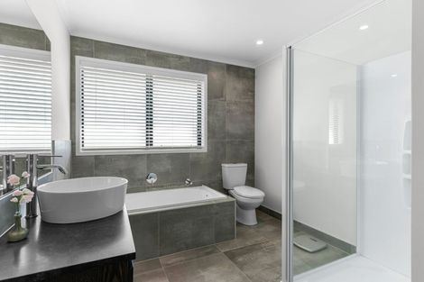 Photo of property in 32 Robert Hastie Drive, Mangawhai, 0573