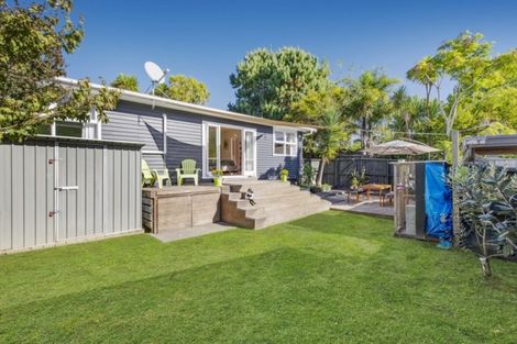 Photo of property in 1/615 Swanson Road, Swanson, Auckland, 0612