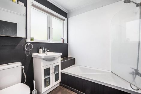 Photo of property in 18 Sidlaw Street, Strathmore Park, Wellington, 6022