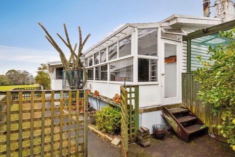Photo of property in 128 Archibald Road, Kelston, Auckland, 0602