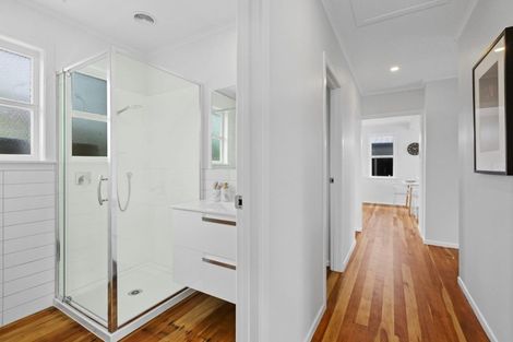 Photo of property in 1/3 Daphne Street, Kelston, Auckland, 0602