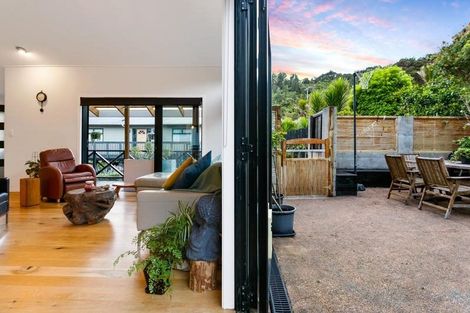 Photo of property in 136 Woodlands Park Road, Titirangi, Auckland, 0604