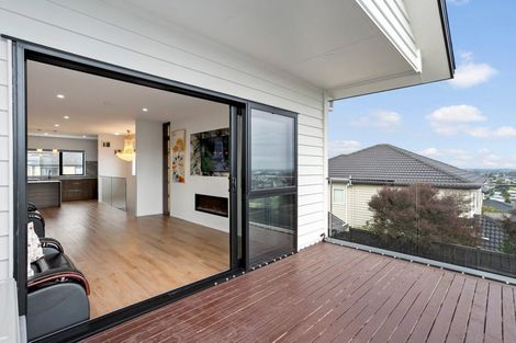 Photo of property in 137 Keri Vista Rise, Papakura, 2110
