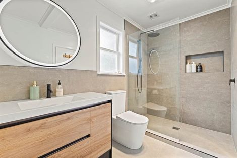 Photo of property in 111a Clevedon Road, Papakura, 2110