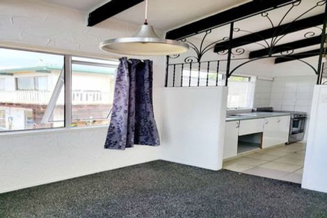 Photo of property in 779 East Coast Road, Northcross, Auckland, 0630