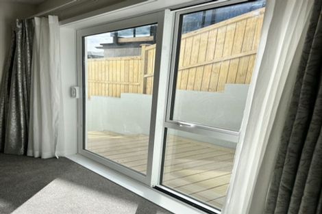 Photo of property in 8 Hooten Place, Oteha, Auckland, 0632