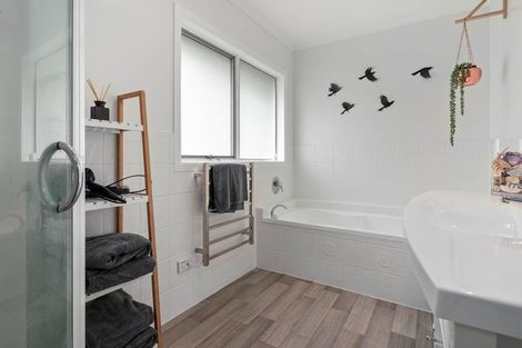 Photo of property in 16 Regal Place, Forrest Hill, Auckland, 0620