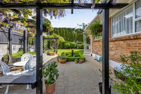 Photo of property in 42 Seaview Road, Marfell, New Plymouth, 4310