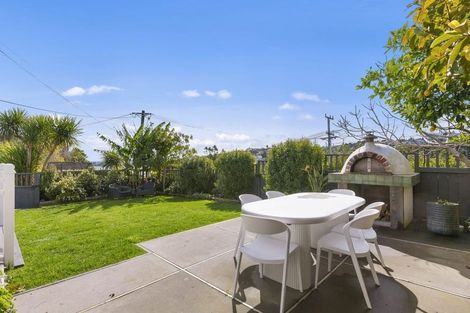 Photo of property in 120 Island Bay Road, Beach Haven, Auckland, 0626