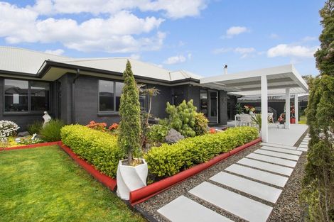Photo of property in 19 Wairere Rise, Omokoroa, 3114