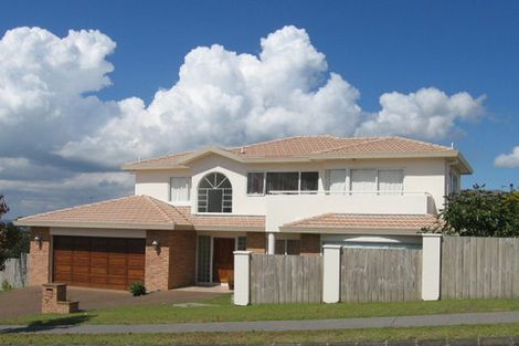 Photo of property in 17 Whiting Grove, West Harbour, Auckland, 0618