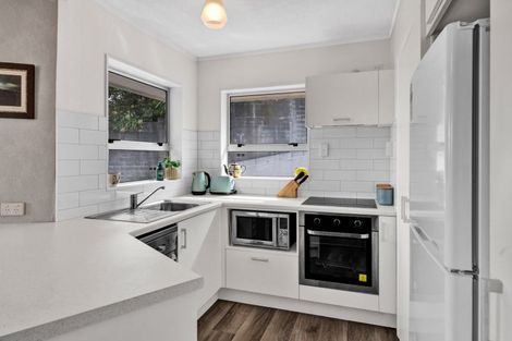 Photo of property in 3/4 Scott Street, Moturoa, New Plymouth, 4310