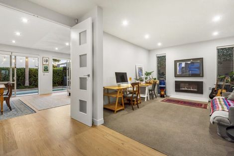 Photo of property in 15 Waitemata Road, Hauraki, Auckland, 0622