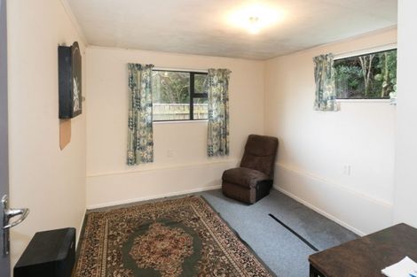 Photo of property in 40 Link Road, Newlands, Wellington, 6037