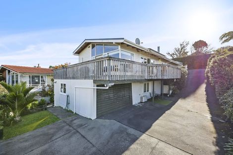 Photo of property in 13 Colmar Road, Mellons Bay, Auckland, 2014