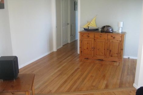 Photo of property in 18 Weatherly Road, Torbay, Auckland, 0630