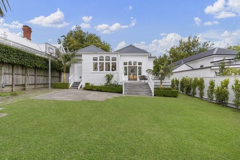 Photo of property in 11 Herne Bay Road, Herne Bay, Auckland, 1011