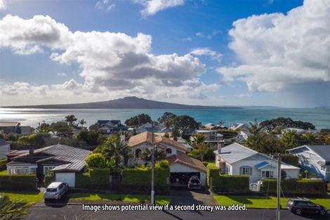 Photo of property in 27 Merani Street, Narrow Neck, Auckland, 0622