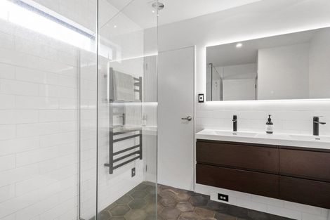 Photo of property in 18a Cottam Grove, Northcross, Auckland, 0632