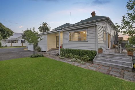 Photo of property in 61 Aroha Avenue, Sandringham, Auckland, 1025