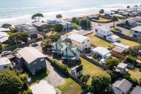 Photo of property in 98a Karewa Parade, Papamoa Beach, Papamoa, 3118