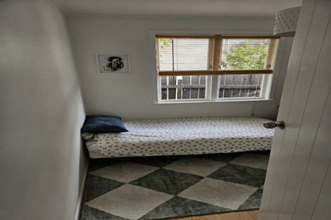 Photo of property in 5 Bayside Avenue, Te Atatu Peninsula, Auckland, 0610