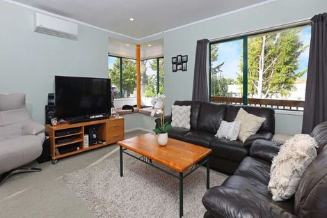 Photo of property in 19a Riserra Drive, Ranui, Auckland, 0612