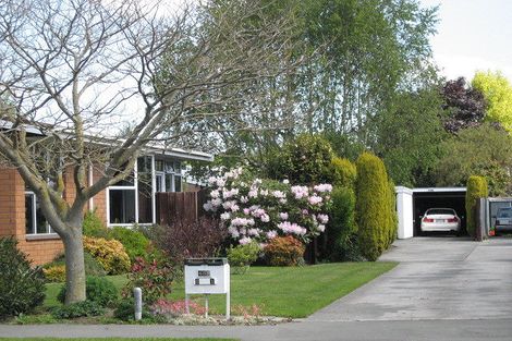 Photo of property in 2/43b Ambleside Drive, Burnside, Christchurch, 8053
