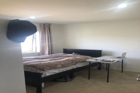 Photo of property in 16 Loughros Place, Pinehill, Auckland, 0632