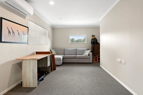 Photo of property in 6 Fencourt Place, Rototuna North, Hamilton, 3210