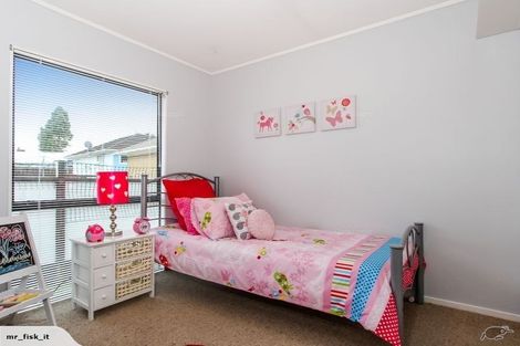 Photo of property in 1 Graham Avenue, Te Atatu Peninsula, Auckland, 0610