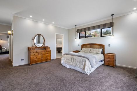 Photo of property in 35 Stonebrook Lane, Kelvin Grove, Palmerston North, 4470
