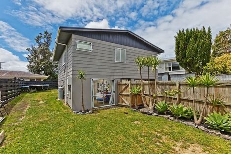 Photo of property in 2/85 Diana Drive, Glenfield, Auckland, 0627