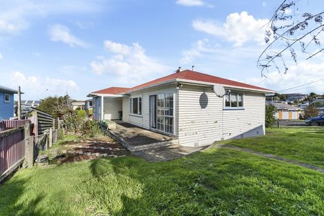 Photo of property in 6 Hughson Street, Waitara, 4320