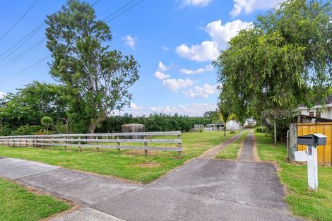 Photo of property in 9 Taupaki Road, Taupaki, Henderson, 0782