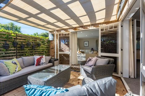 Photo of property in 9 Taylor Place, Merrilands, New Plymouth, 4312