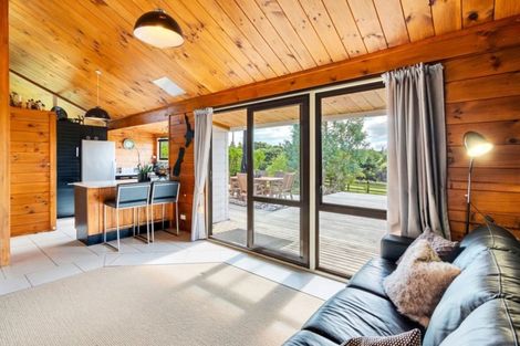 Photo of property in 10 Mcmurdo Road, South Head, Helensville, 0874