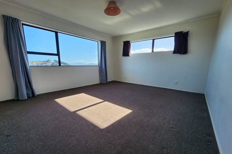 Photo of property in 3b Stroud Way, Newlands, Wellington, 6037