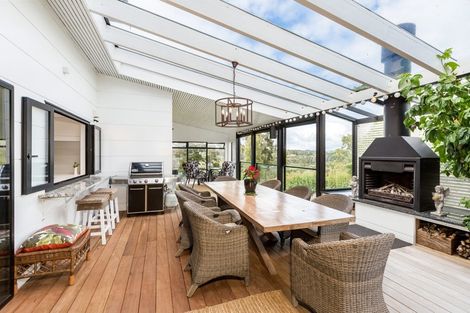 Photo of property in 143 Whangaparaoa Road, Red Beach, 0932