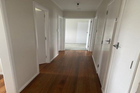 Photo of property in 12 Okareka Place, Pakuranga Heights, Auckland, 2010
