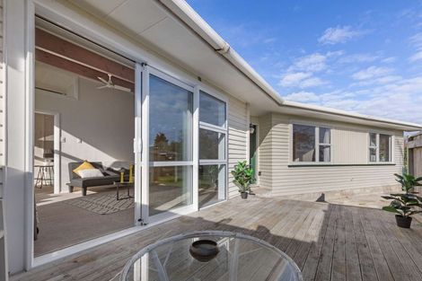 Photo of property in 6 Abraham Crescent, Milson, Palmerston North, 4414