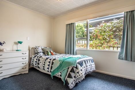 Photo of property in 14 Robert Street, Newlands, Wellington, 6037