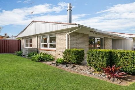Photo of property in 1 Alf Walker Place, Papakura, 2110