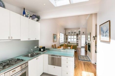 Photo of property in 22 Poplar Grove, Thorndon, Wellington, 6011