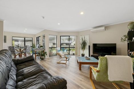 Photo of property in 9 Percy Kinsman Crescent, Riverstone Terraces, Upper Hutt, 5018