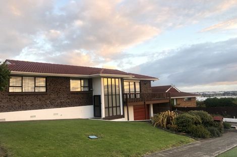 Photo of property in 14 Gwenand Place, Botany Downs, Auckland, 2010
