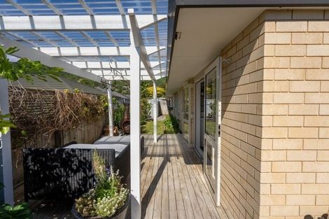 Photo of property in 5a Hemi Street, Waikanae, 5036