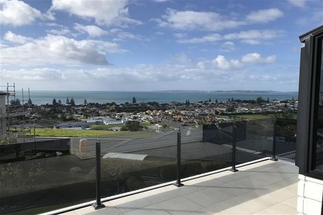 Photo of property in 18 Savoy Road, Orewa, 0931